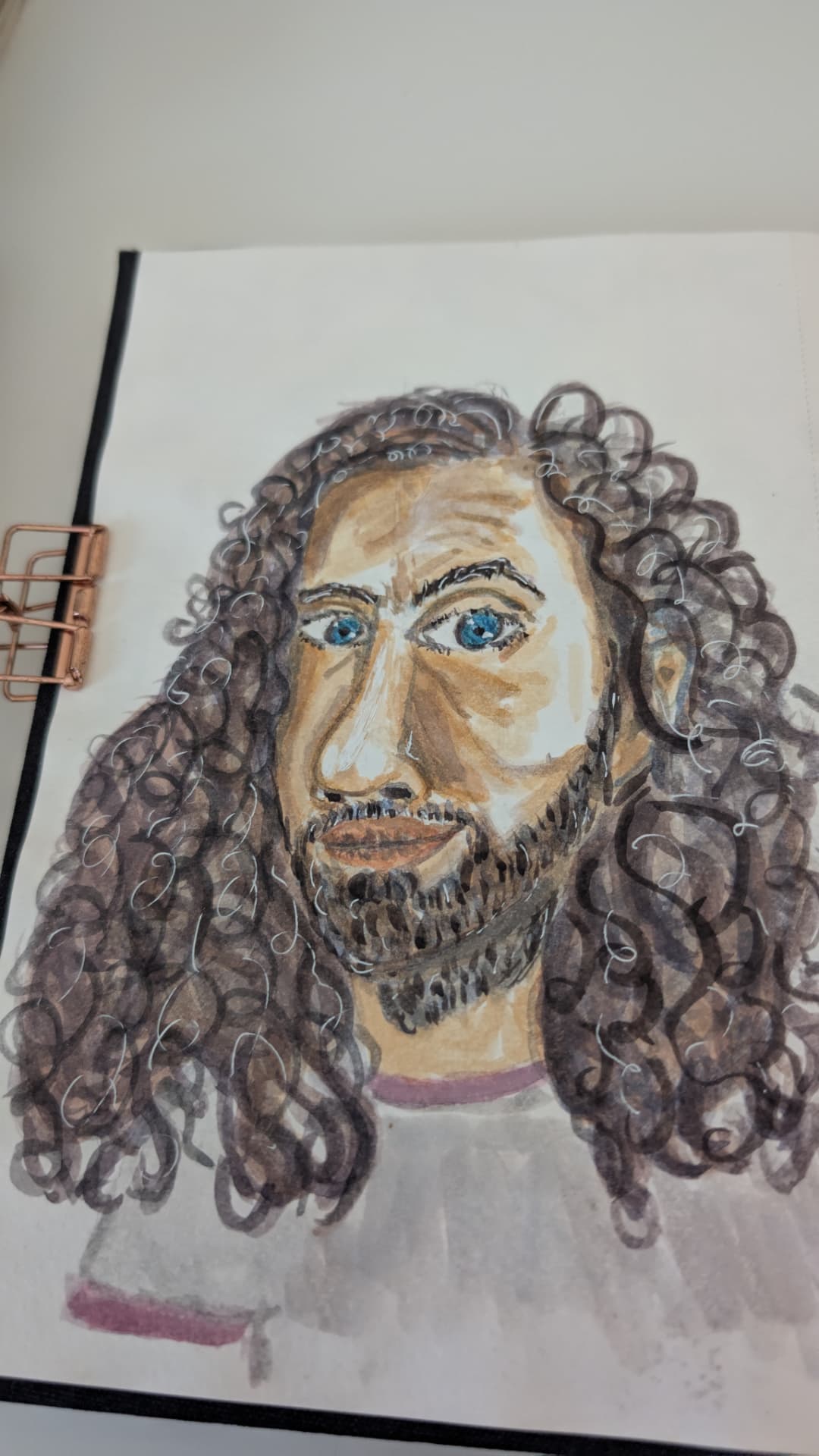 Retrato em guache de homem com cabelo cacheado